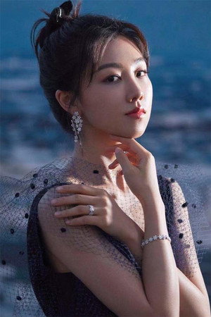 颜卓灵